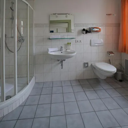 Отель Adler Am Schloss 3*