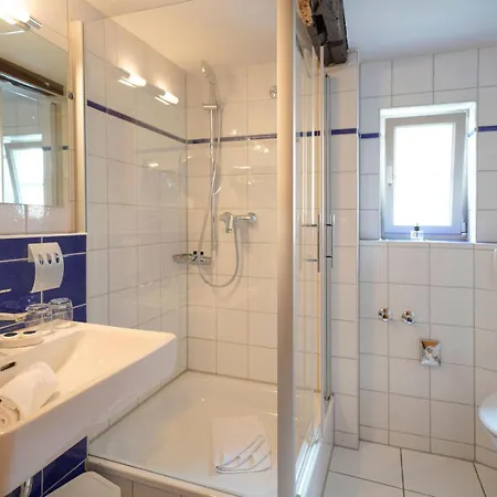 Adler Am Schloss Отель 3*