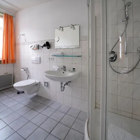 Adler Am Schloss Отель 3*