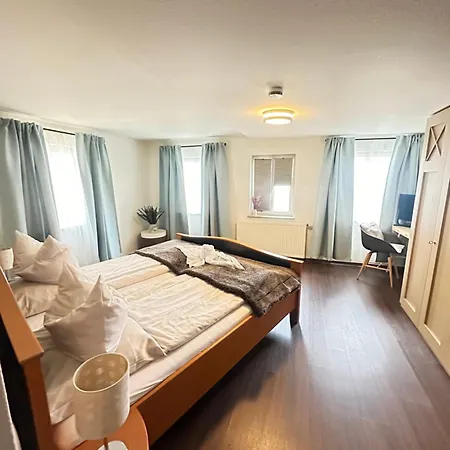 Adler Am Schloss 3*